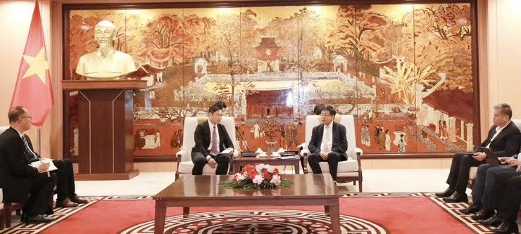 Hà Nội thúc đẩy hợp tác với Công ty HH Đầu máy toa xe Đại Liên trong phát triển đường sắt đô thị