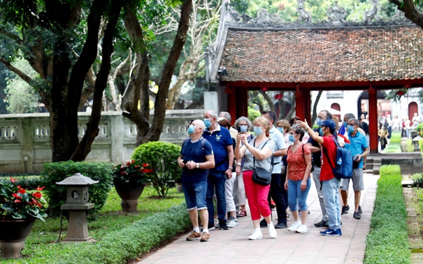 Du lịch Hà Nội tăng trưởng ấn tượng, hướng tới bứt phá trong tháng cuối năm 2025