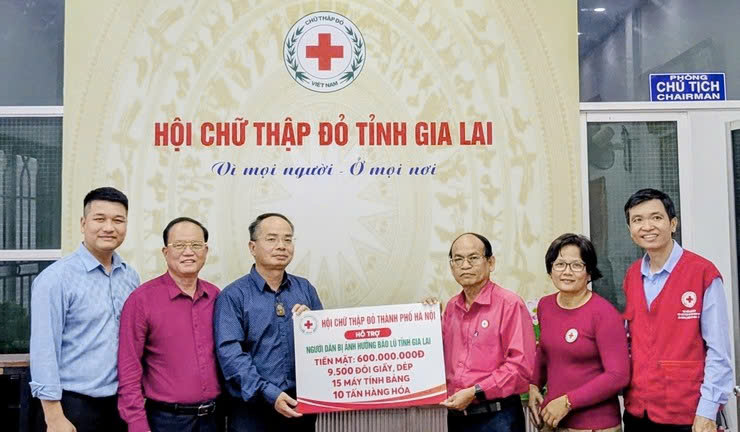 Hội Chữ thập đỏ thành phố Hà Nội sẻ chia nghĩa tình, hỗ trợ người dân Gia Lai khắc phục hậu quả mưa lũ
