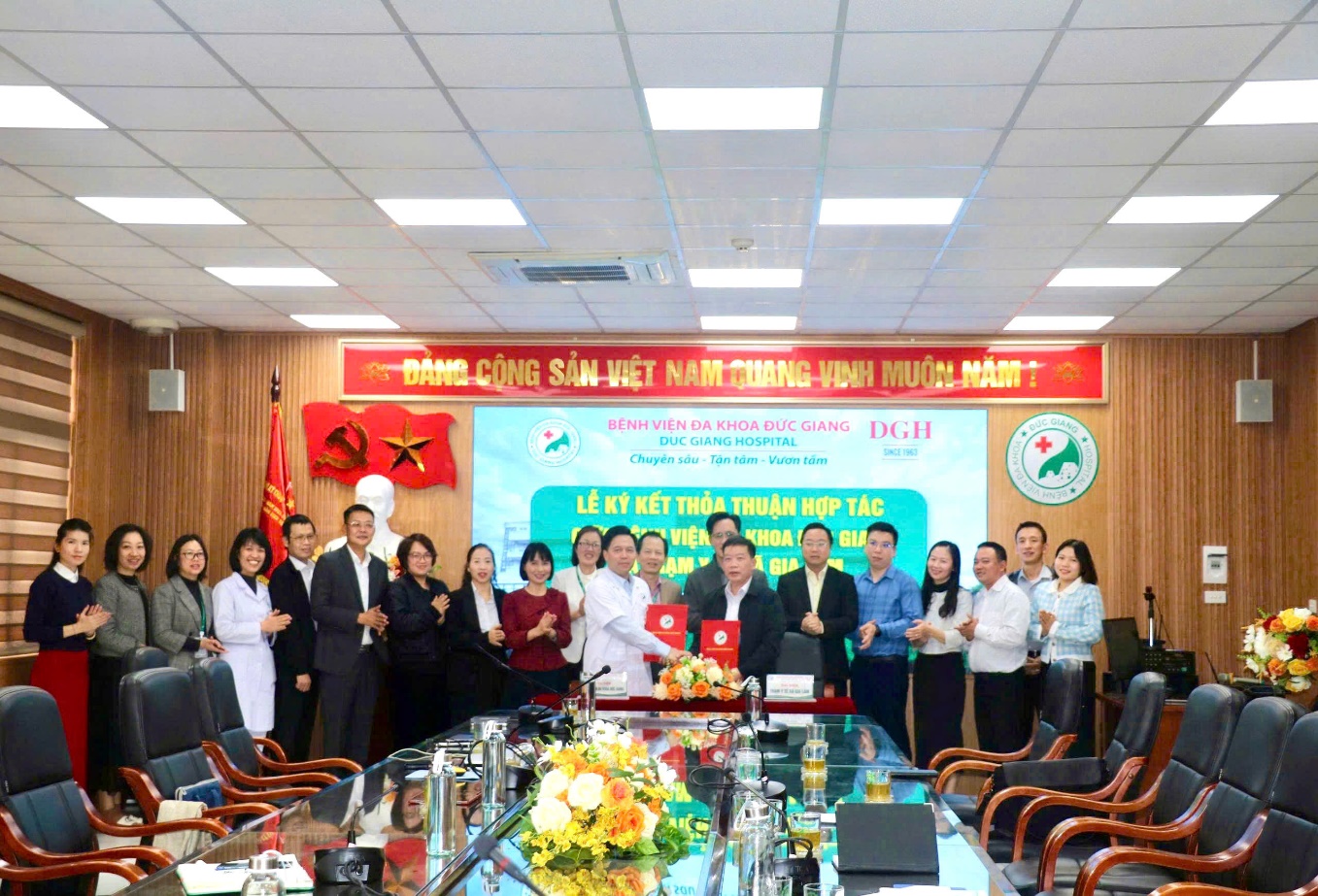 Bệnh viện Đa khoa Đức Giang ký kết hợp tác hỗ trợ chuyên môn y tế với Trạm Y tế xã Gia Lâm