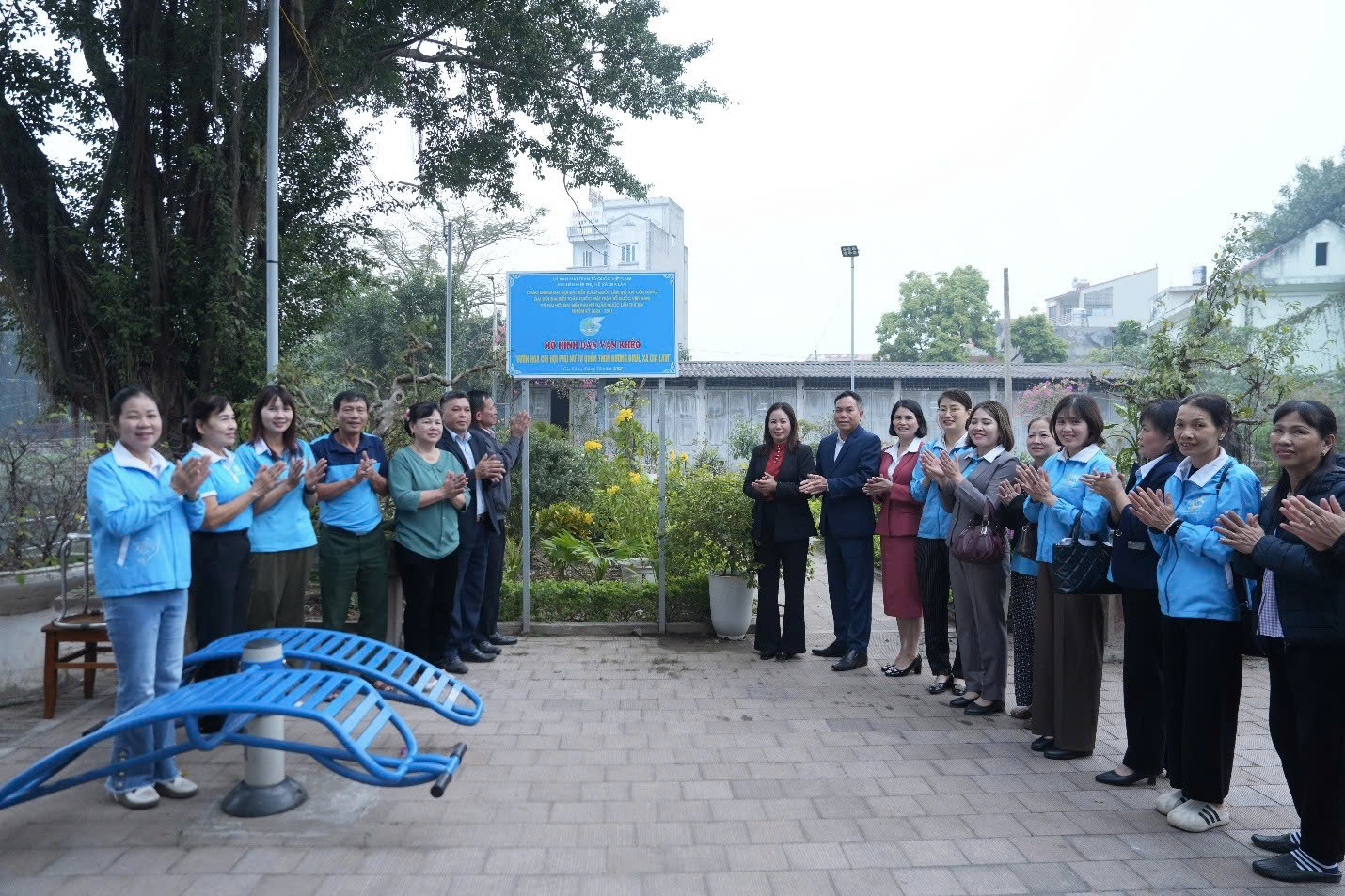 Hội LHPN xã Gia Lâm gắn biển mô hình “Vườn hoa chi hội phụ nữ tự quản”, lan tỏa dân vận khéo từ cơ sở