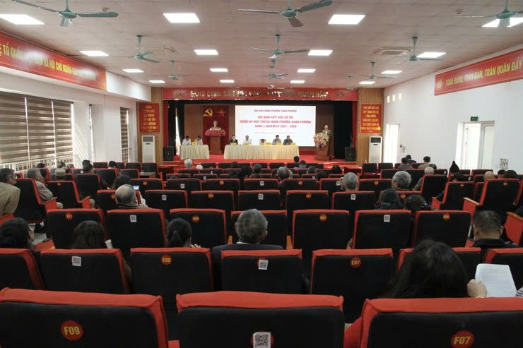 Đại biểu HĐND phường Xuân Phương lắng nghe ý kiến cử tri trước kỳ họp thường lệ cuối năm 2025