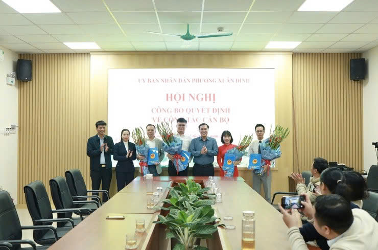 Phường Xuân Đỉnh kiện toàn bộ máy hành chính, bổ nhiệm 4 cán bộ giữ chức danh cấp phó