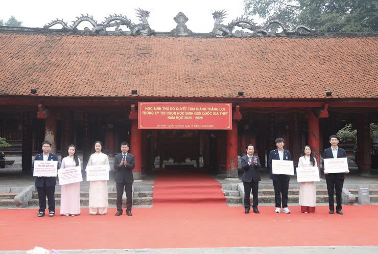 Hà Nội gặp mặt, động viên đội tuyển học sinh giỏi trước kỳ thi quốc gia năm học 2025-2026