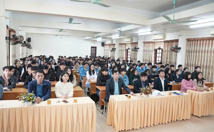 Khai giảng các lớp bồi dưỡng nhận thức về Đảng tháng 12-2025