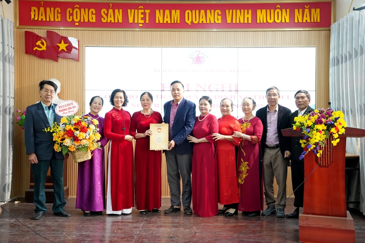 Phường Sơn Tây công bố quyết định hợp nhất Hội Người cao tuổi, kiện toàn tổ chức theo mô hình chính quyền địa phương hai cấp