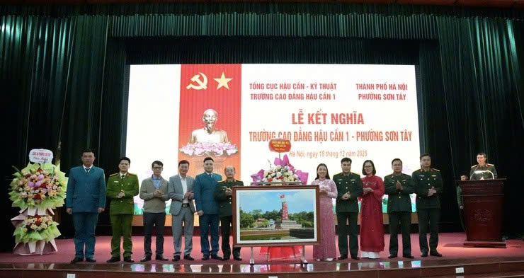 Trường Cao đẳng Hậu cần I ký kết nghĩa với Ban Chỉ huy Quân sự phường Sơn Tây, tăng cường phối hợp xây dựng nền quốc phòng toàn dân