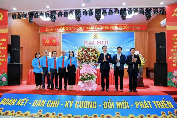 Công đoàn Trường Trung cấp Kinh tế - Kỹ thuật và Công nghệ Hà Nội đổi mới hoạt động, hướng tới nhiệm kỳ phát triển bền vững