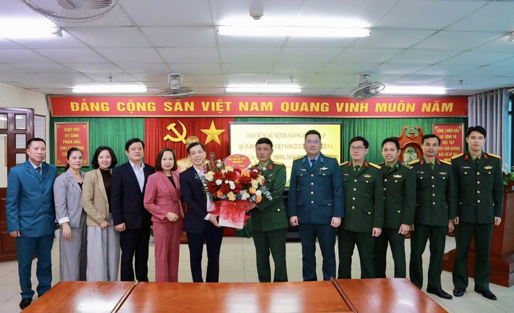 Phường Dương Nội thăm, chúc mừng các đơn vị quân đội 