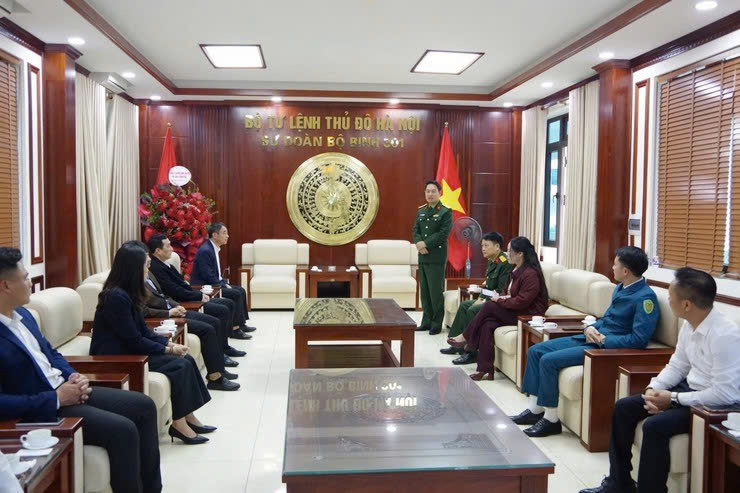 Phường Yên Nghĩa thăm, chúc mừng các đơn vị quân đội nhân kỷ niệm Ngày thành lập Quân đội nhân dân Việt Nam