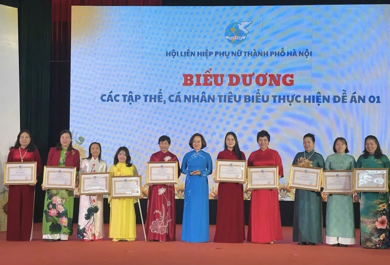 Phụ nữ Hà Nội phát huy vai trò nòng cốt trong xây dựng nông thôn mới, đô thị văn minh