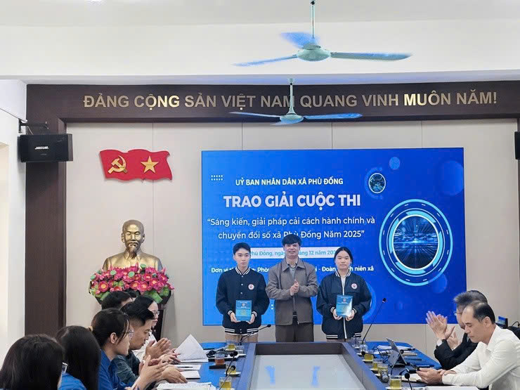Trao giải Cuộc thi “Sáng kiến, giải pháp cải cách hành chính và chuyển đổi số xã Phù Đổng năm 2025": Lan tỏa tinh thần chuyển đổi số từ cơ sở