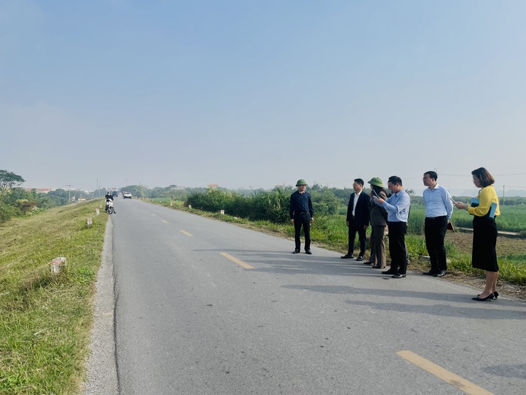 Lãnh đạo xã Phù Đổng khảo sát bãi sông Đuống, mở hướng phát triển nông nghiệp gắn với du lịch sinh thái