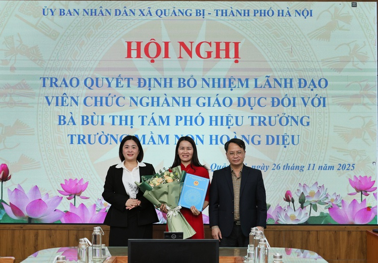 UBND xã Quảng Bị trao Quyết định bổ nhiệm lại Phó Hiệu trưởng Trường Mầm non Hoàng Diệu