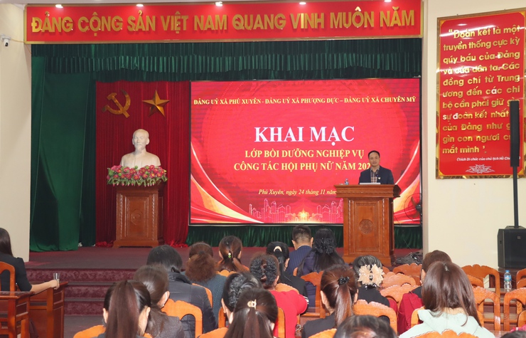 Khai giảng lớp bồi dưỡng nghiệp vụ công tác Hội và phong trào phụ nữ năm 2025