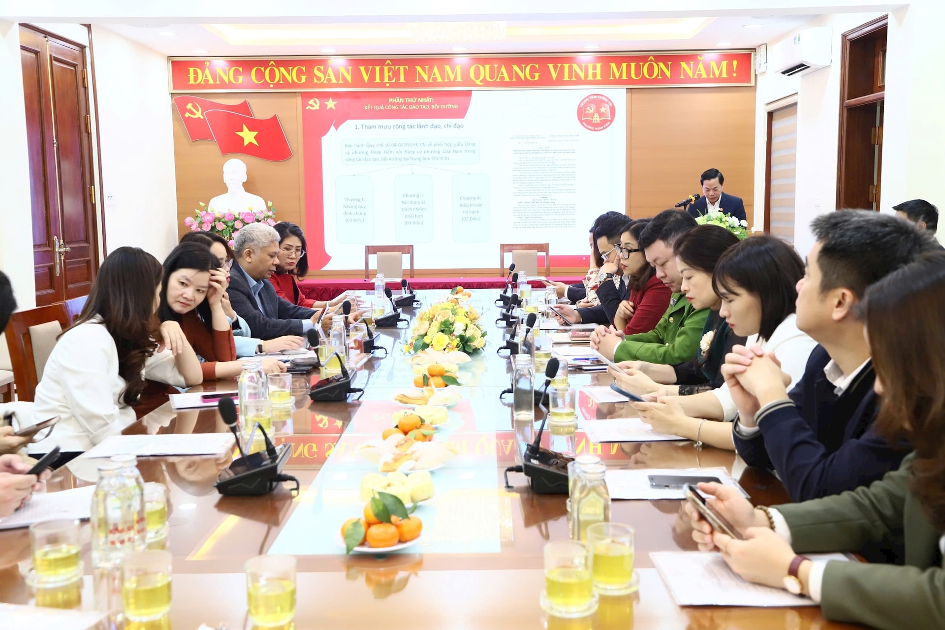 Đảng ủy phường Hoàn Kiếm và Đảng ủy phường Cửa Nam tăng cường phối hợp bồi dưỡng cán bộ, nâng cao chất lượng đào tạo chính trị cơ sở
