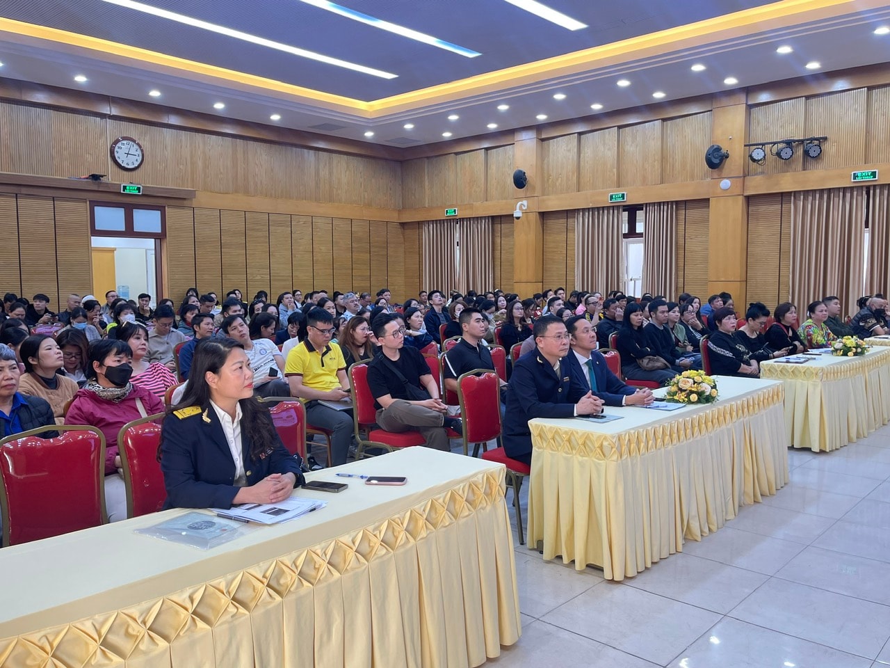 Phường Hoàn Kiếm quyết liệt triển khai cao điểm chuyển đổi từ thuế khoán sang kê khai đối với hộ kinh doanh