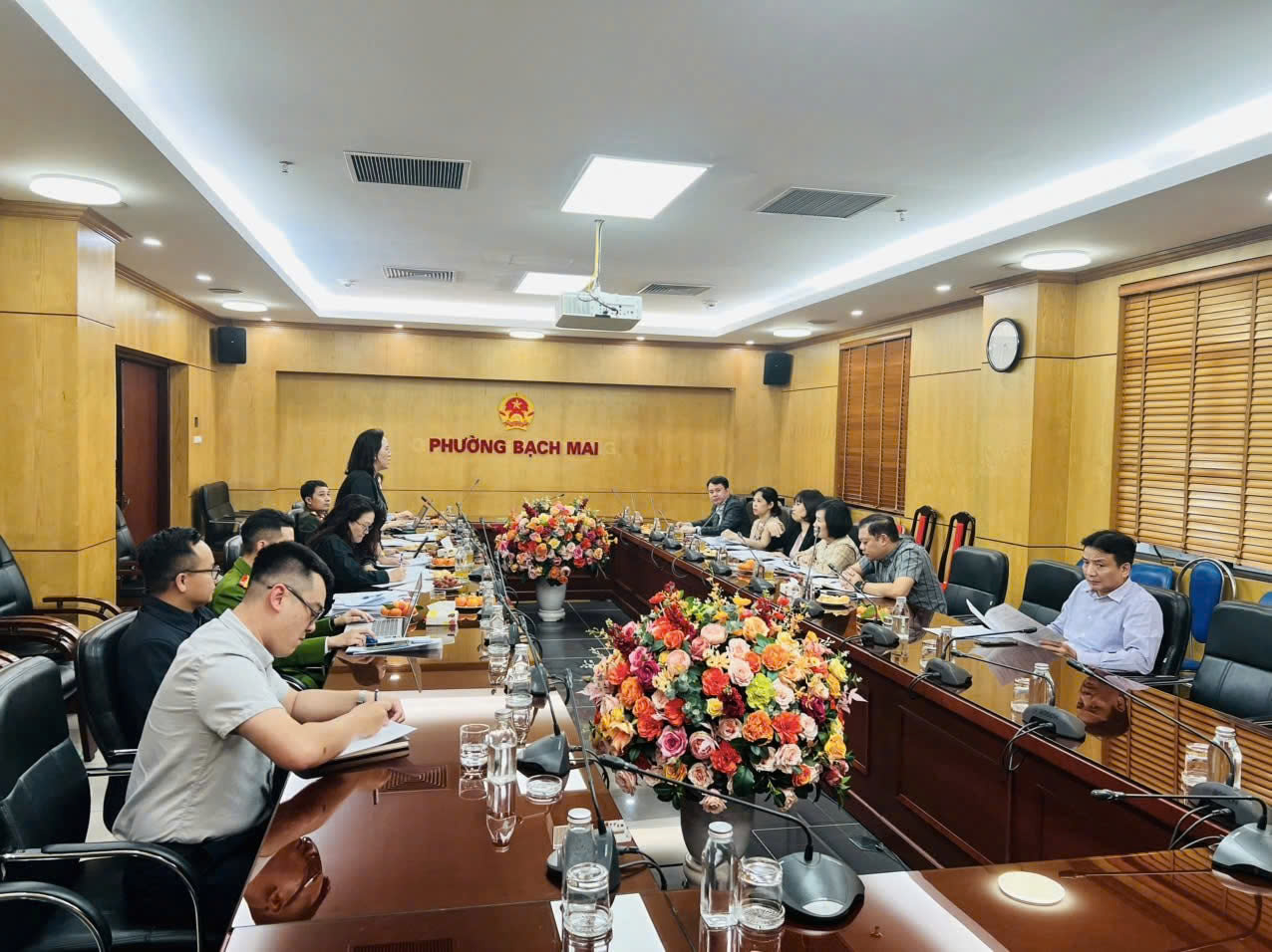 Tăng cường kiểm tra, chấn chỉnh hoạt động quảng cáo ngoài trời tại phường Bạch Mai