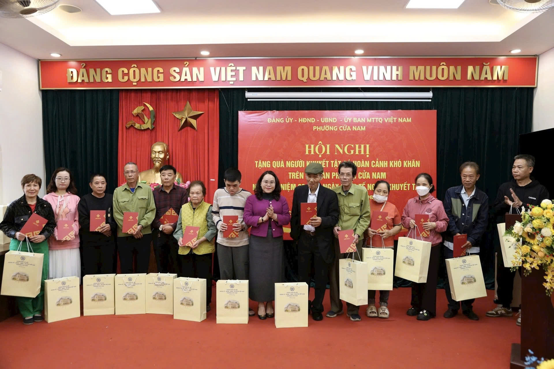 Phường Cửa Nam sẻ chia, động viên người khuyết tật có hoàn cảnh khó khăn