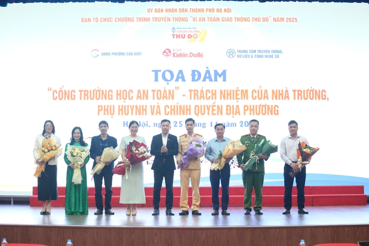 Tăng cường trách nhiệm liên ngành xây dựng cổng trường học an toàn