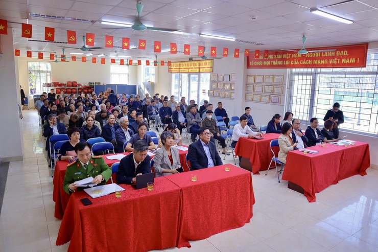 Tổ đại biểu HĐND phường Từ Liêm lắng nghe kiến nghị cử tri, chuẩn bị kỳ họp cuối năm 2025