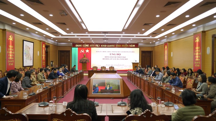 Phường Từ Liêm lan tỏa tinh thần tương thân, tương ái, chung tay ủng hộ đồng bào miền Trung, Tây Nguyên khắc phục hậu quả mưa lũ