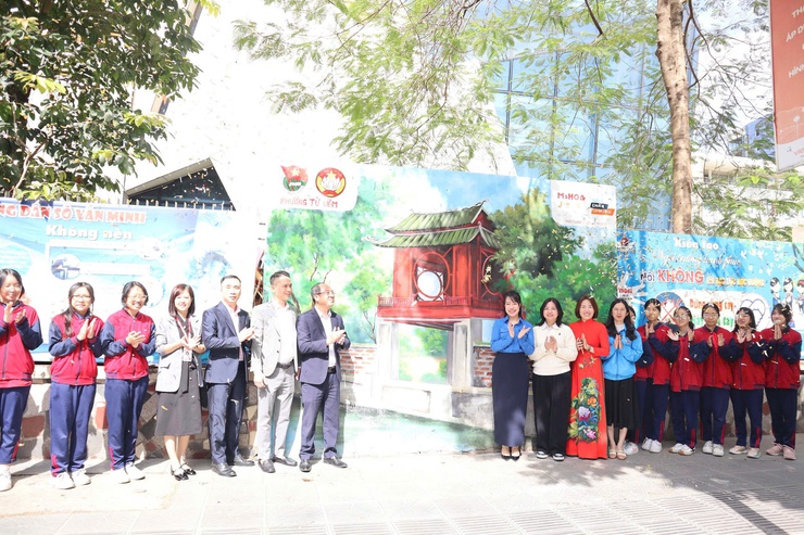 Khánh thành công trình tranh tường bích họa, góp phần xây dựng không gian học đường xanh - sạch - đẹp tại Trường THCS Mỹ Đình 1