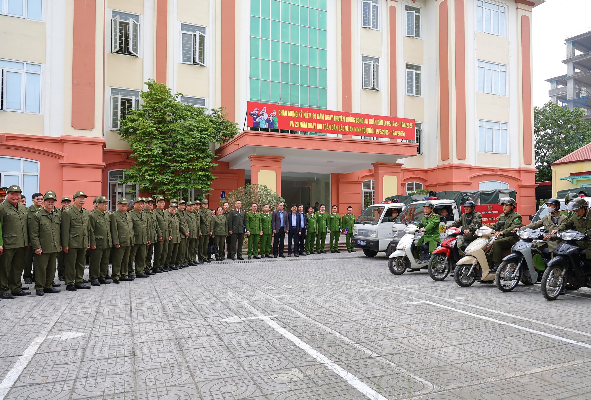 Công an phường Nghĩa Đô ra quân cao điểm bảo đảm an ninh, trật tự phục vụ các sự kiện chính trị trọng đại