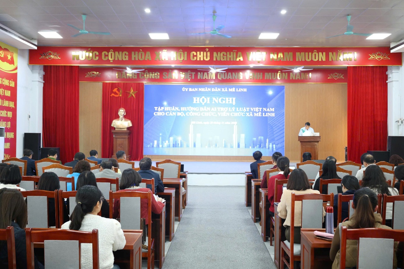 Xã Mê Linh tập huấn ứng dụng AI trợ lý pháp luật, thúc đẩy chuyển đổi số trong quản lý nhà nước