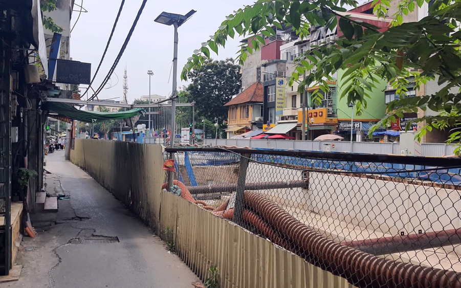 Khẩn trương thu gọn rào chắn thi công tuyến đường sắt đô thị Nhổn - ga Hà Nội, giảm ùn tắc giao thông