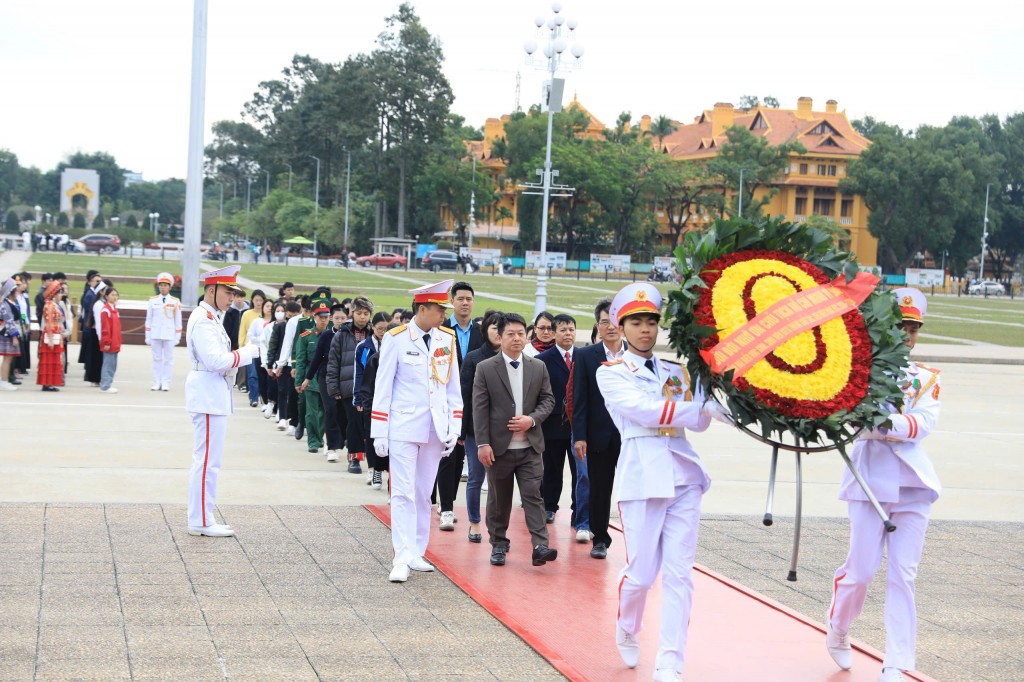 Học sinh, sinh viên dân tộc thiểu số Thủ đô báo công dâng Bác, lan tỏa khát vọng vươn lên từ tri thức