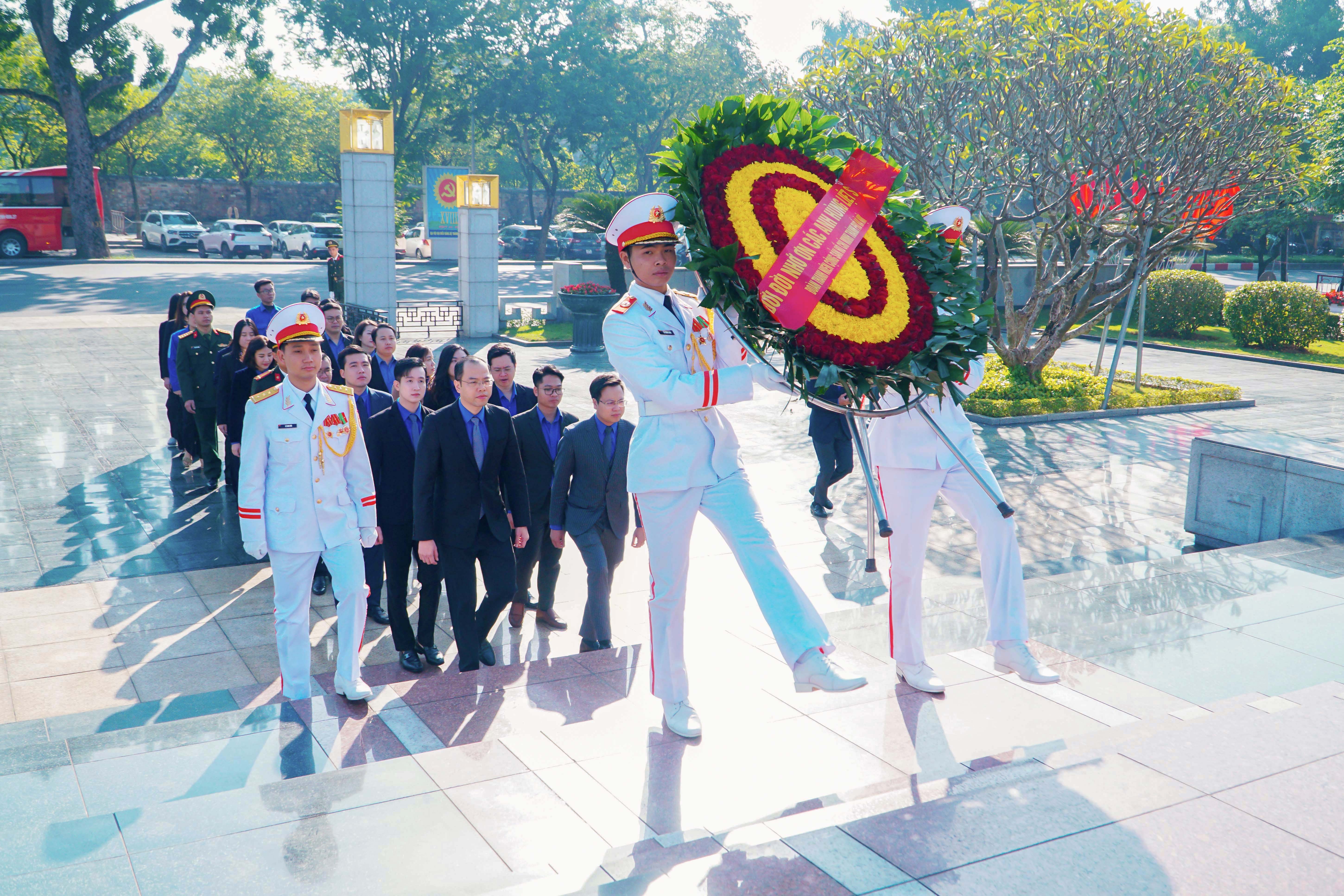 Thành đoàn Hà Nội dâng hương, viếng Lăng Chủ tịch Hồ Chí Minh trước thềm Đại hội Đoàn lần thứ XVII