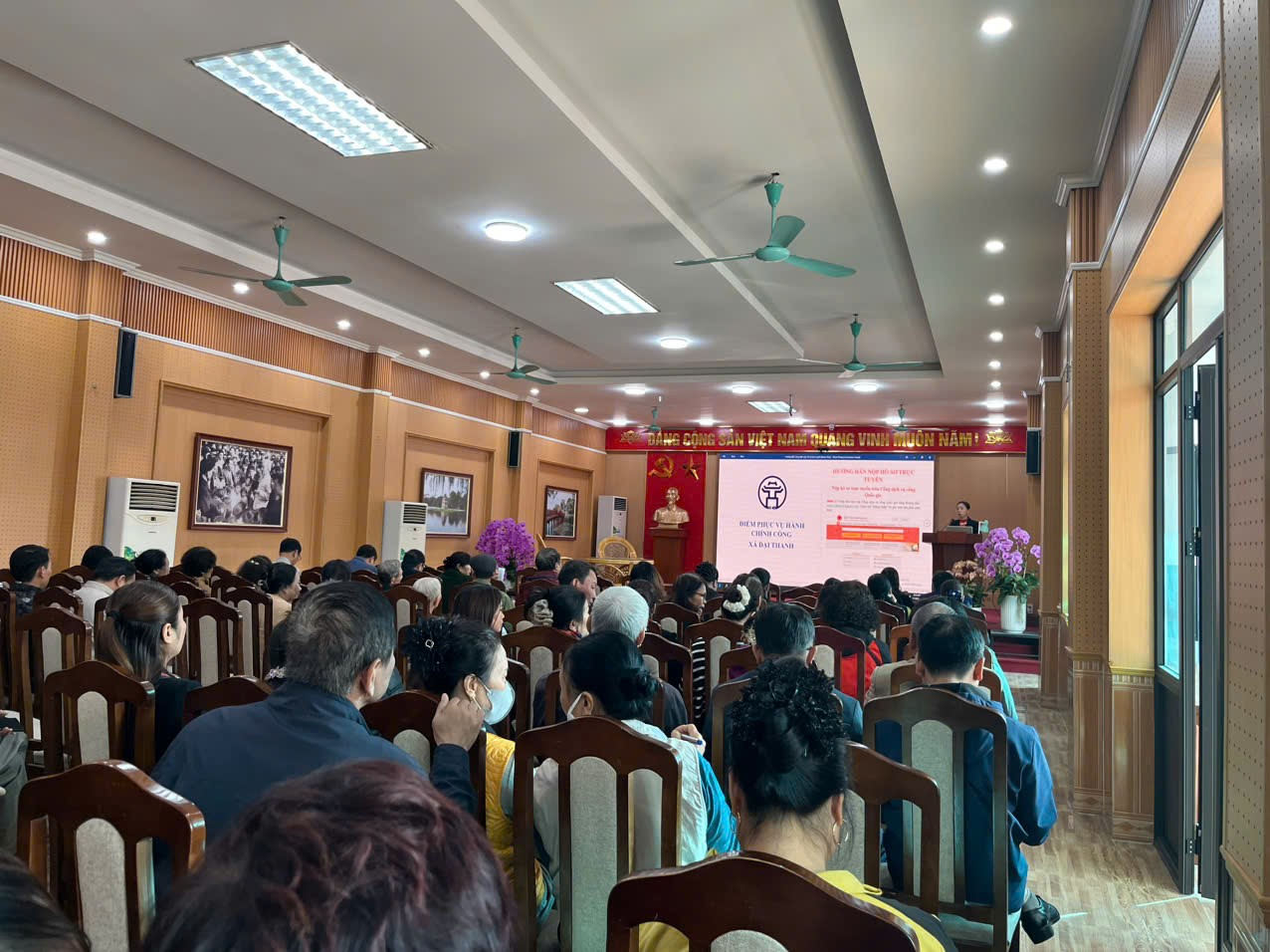 Xã Đại Thanh tăng cường hướng dẫn người dân sử dụng dịch vụ công trực tuyến