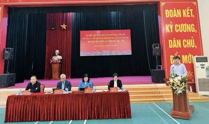 Phường Nghĩa Đô tiếp xúc cử tri trước kỳ họp thường lệ cuối năm 2025 của HĐND phường