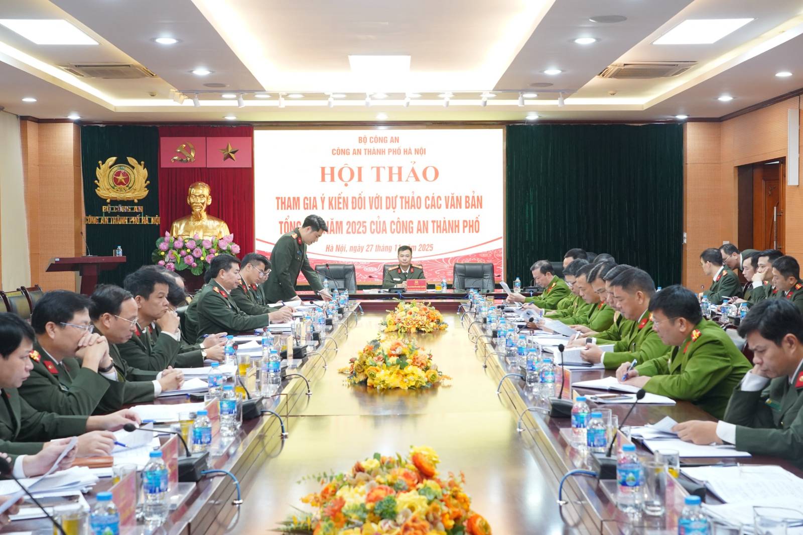 Công an thành phố Hà Nội lấy ý kiến hoàn thiện hệ thống văn bản tổng kết năm 2025, định hướng nhiệm vụ trọng tâm năm 2026
