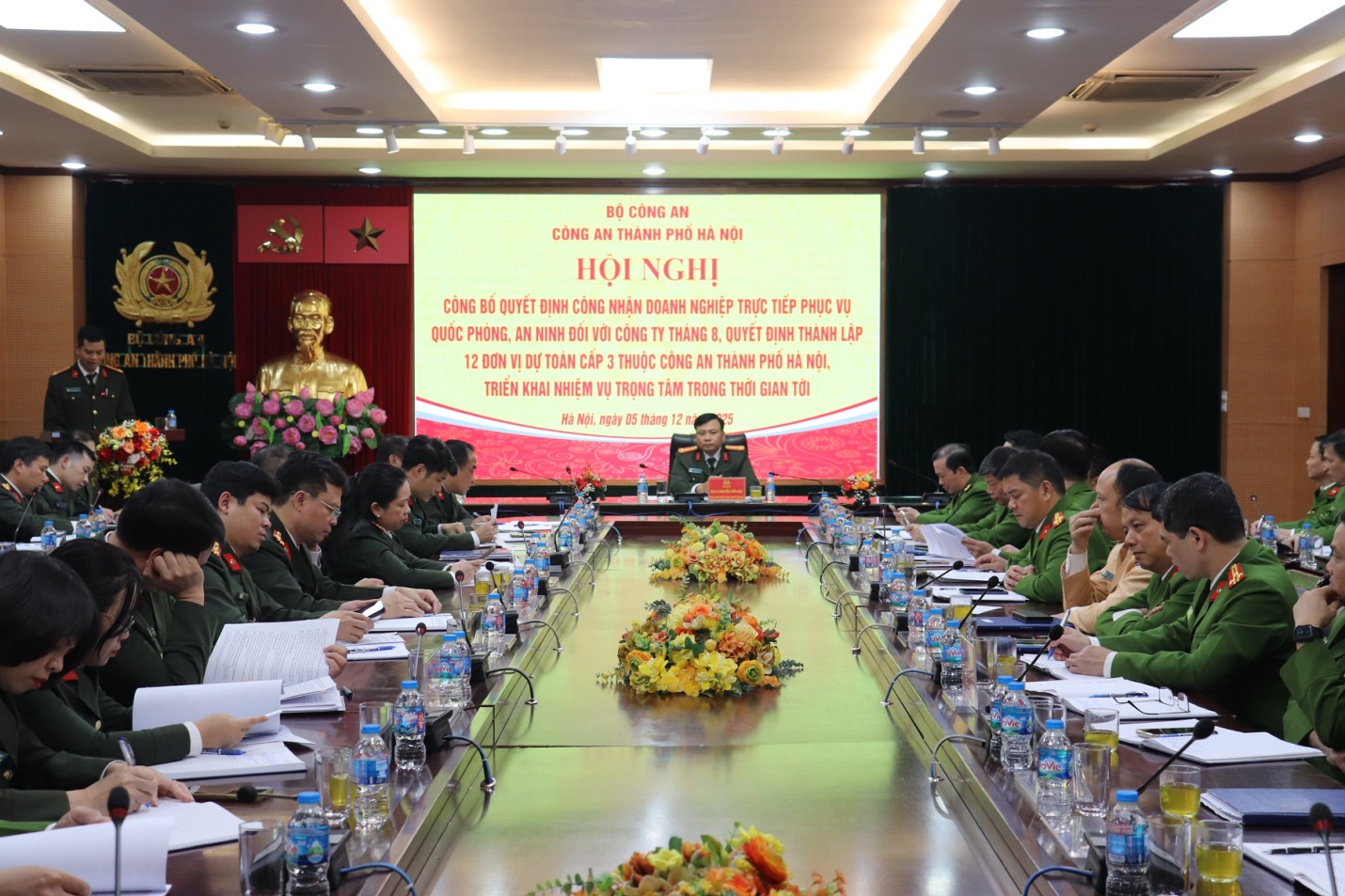 CATP Hà Nội công bố quyết định công nhận Công ty Tháng 8 phục vụ quốc phòng, an ninh và thành lập 12 đơn vị dự toán cấp 3