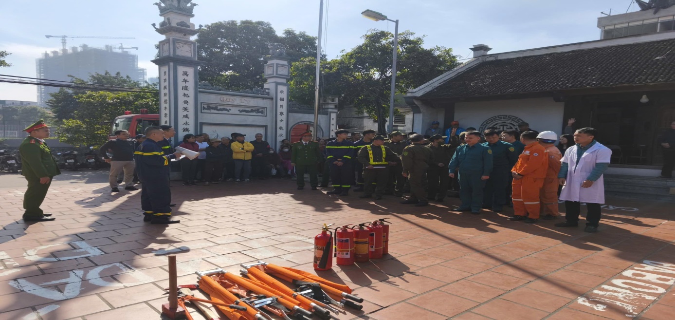 Thực tập phương án chữa cháy, cứu nạn tại khu dân cư trọng điểm phường Hoàng Liệt