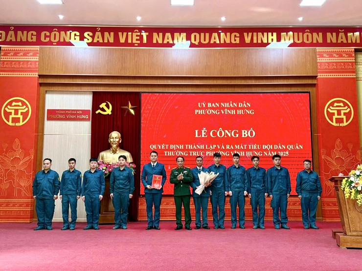 Phường Vĩnh Hưng ra mắt Tiểu đội dân quân thường trực, tăng cường sức mạnh quốc phòng tại cơ sở