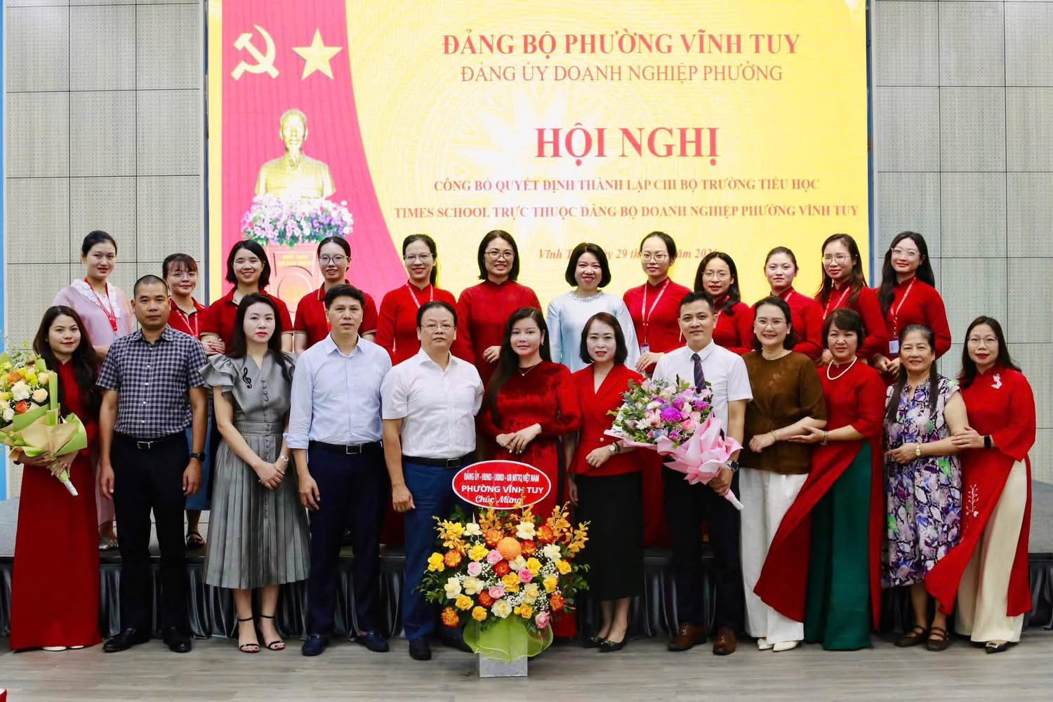 Đảng uỷ doanh nghiệp phường Vĩnh Tuy công bố quyết định thành lập Chi bộ Trường Tiểu học Times School
