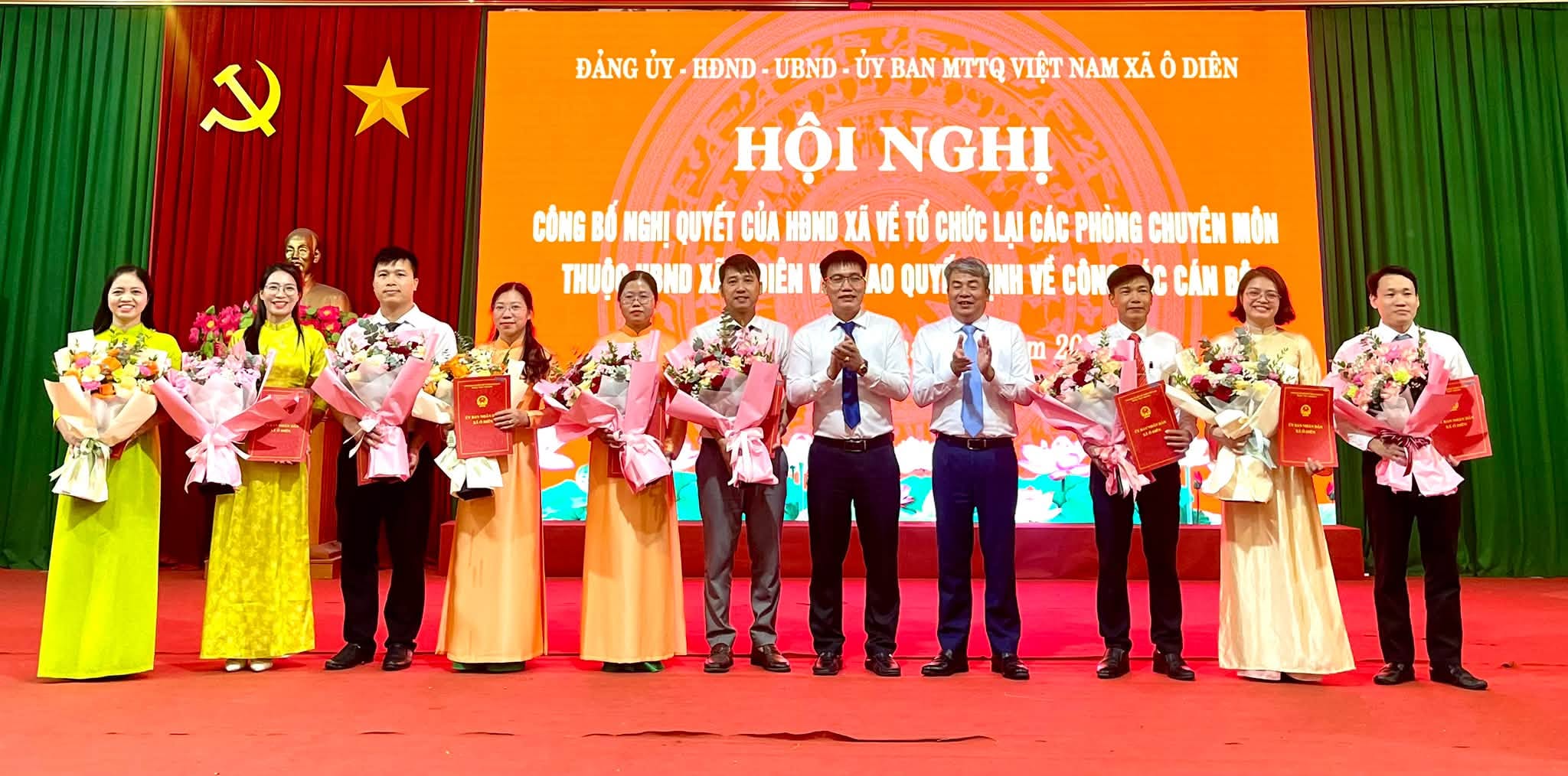 Xã Ô Diên kiện toàn tổ chức bộ máy, công bố quyết định cán bộ