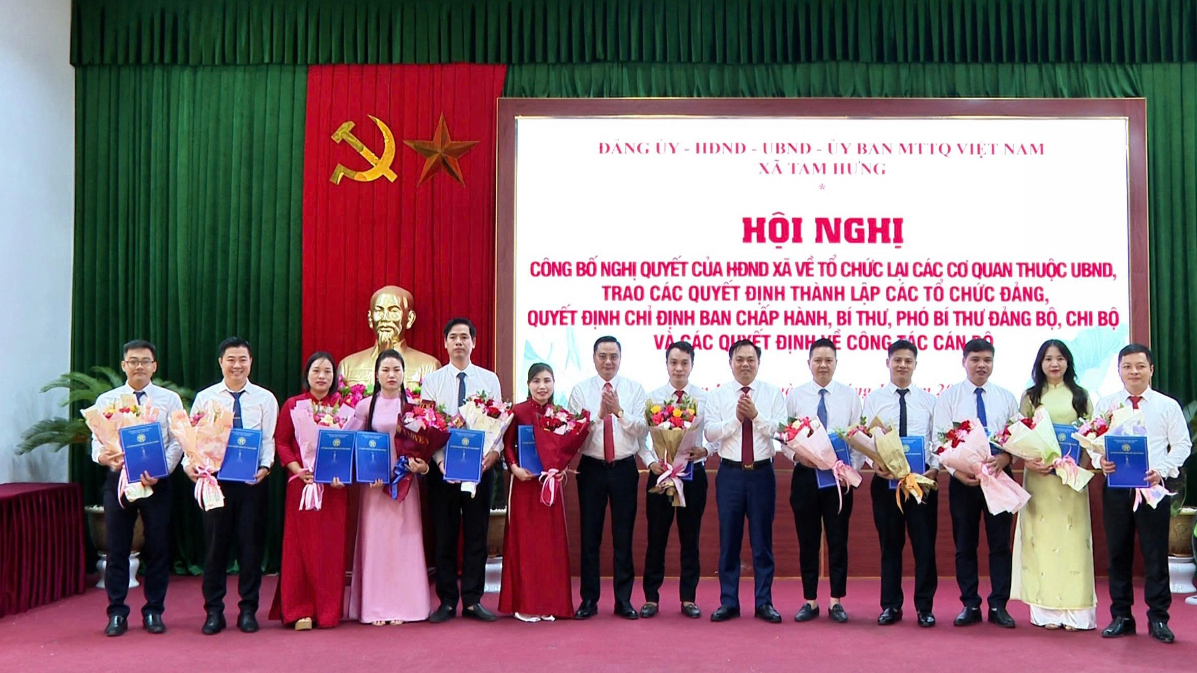 Xã Tam Hưng kiện toàn tổ chức đảng, sắp xếp 5 phòng chuyên môn thuộc UBND xã: Góp phần nâng cao hiệu lực, hiệu quả hoạt động của hệ thống chính trị