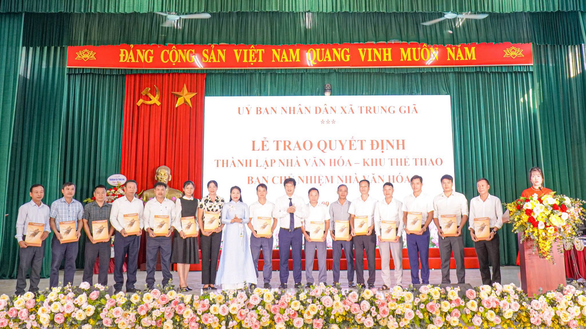 Xã Trung Giã đưa chuyển đổi số đến gần người dân 