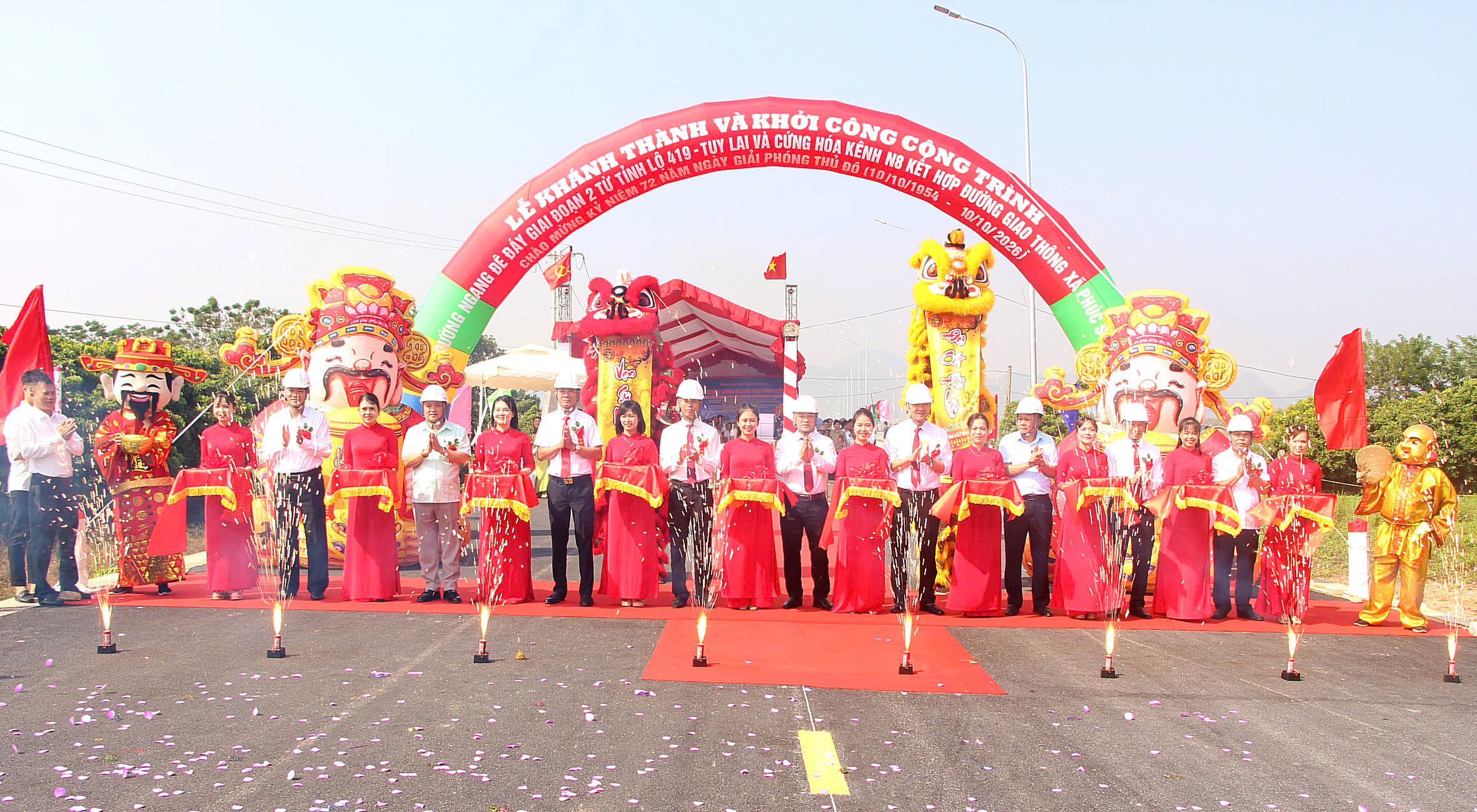 Xã Phúc Sơn tổ chức Khánh thành công trình Đường ngang Đê đáy và khởi công công trình Cứng hóa kênh N8