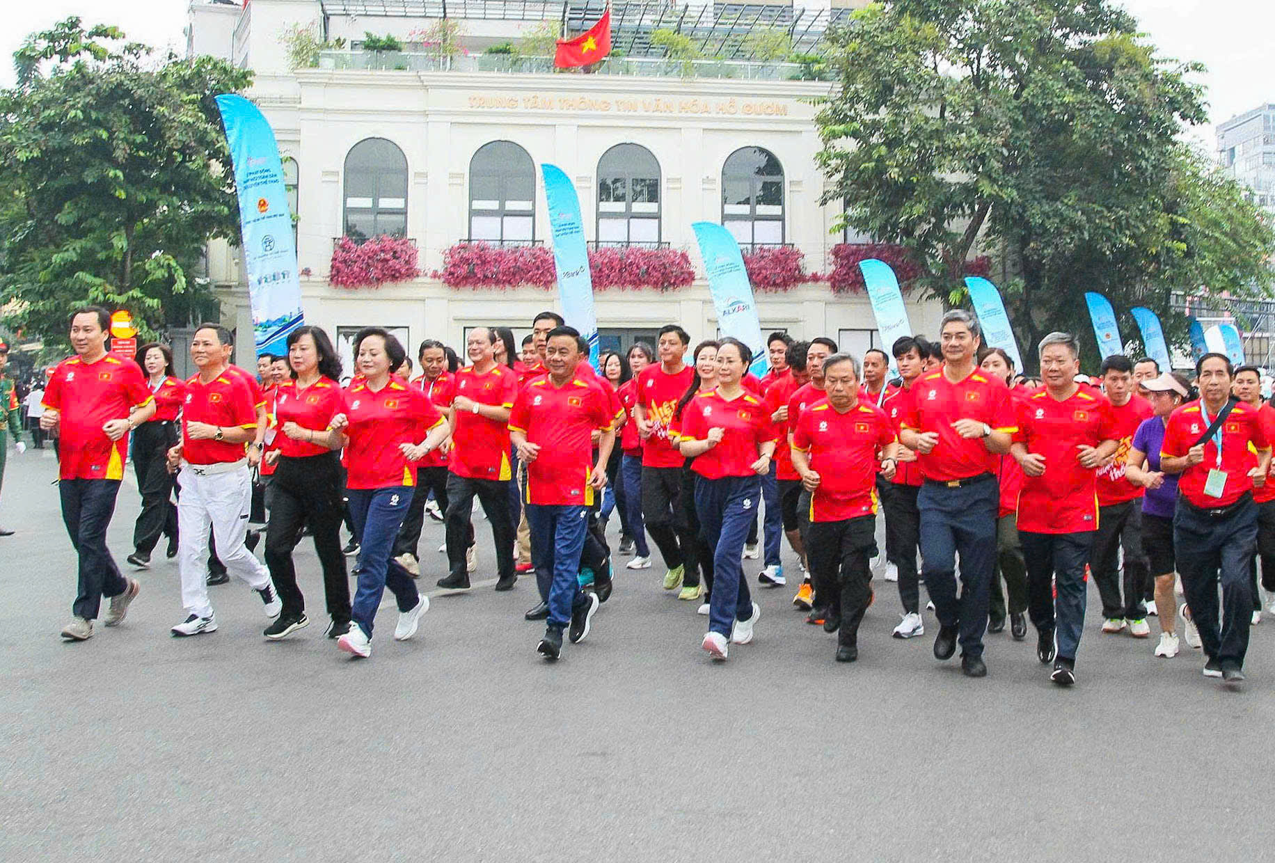 Hơn 12.000 người tham gia phát động phong trào toàn dân tập luyện thể thao tại Hà Nội