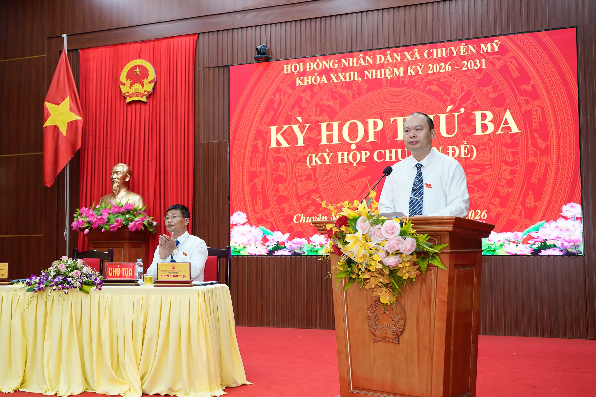 HĐND xã Chuyên Mỹ thông qua tổ chức lại 5 phòng chuyên môn, điều chỉnh đầu tư công