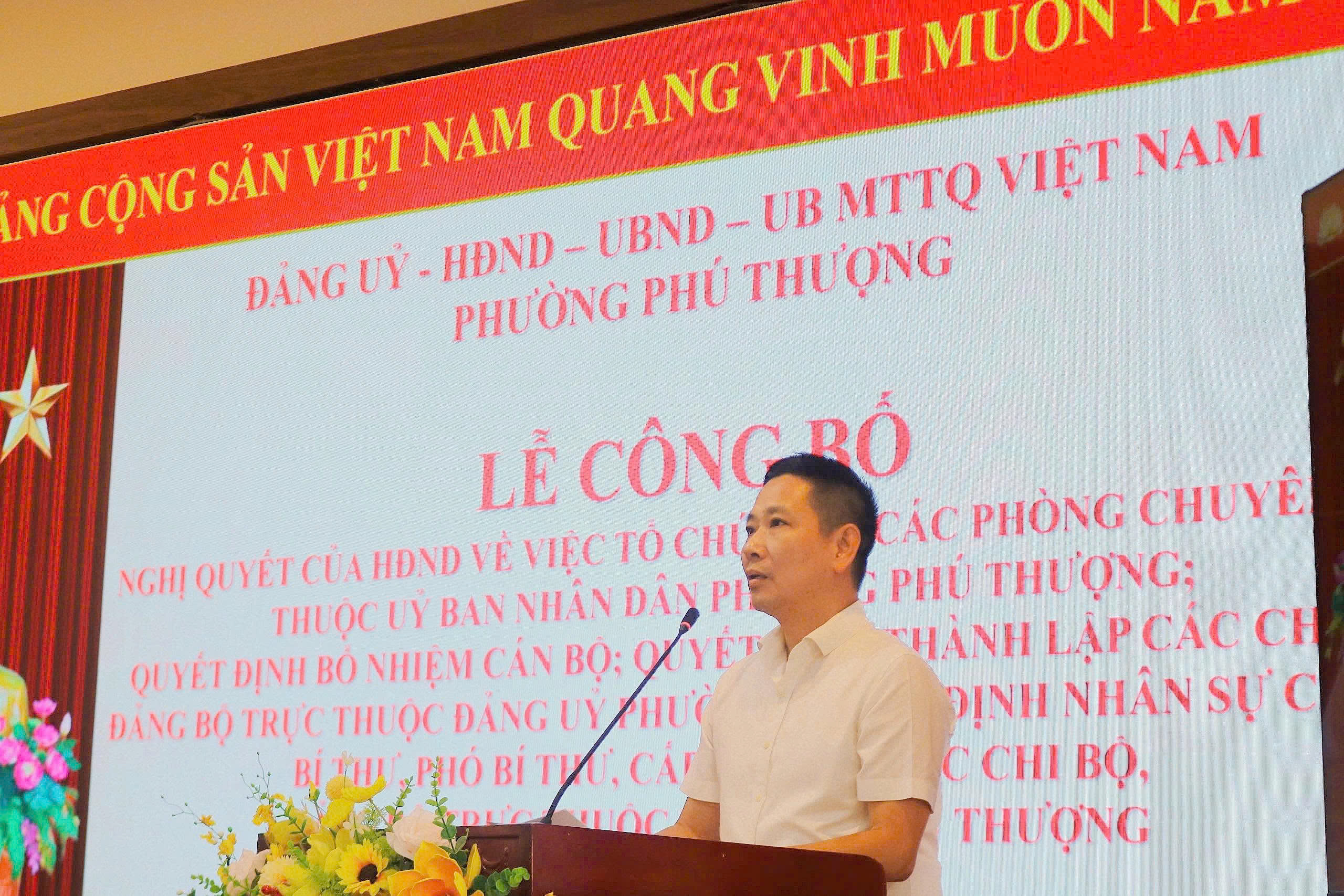 Phường Phú Thượng công bố các quyết định về sắp xếp tổ chức bộ máy, bổ nhiệm cán bộ và kiện toàn các tổ chức Đảng
