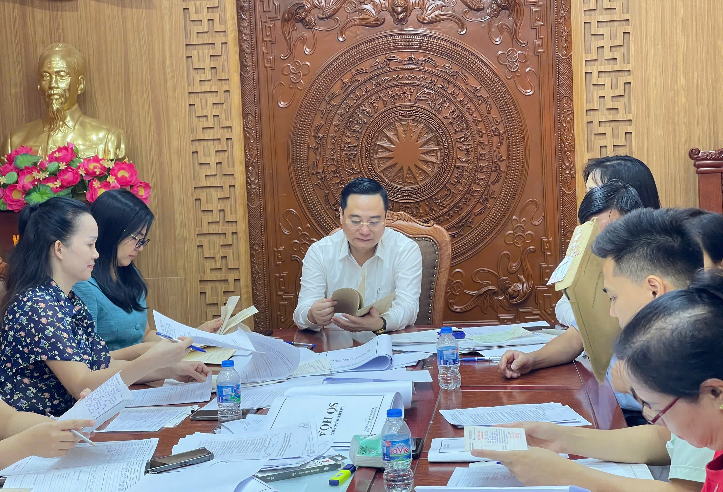 Xã Tam Hưng đẩy nhanh tiến độ số hóa hồ sơ đảng viên, bảo đảm chất lượng và an toàn dữ liệu