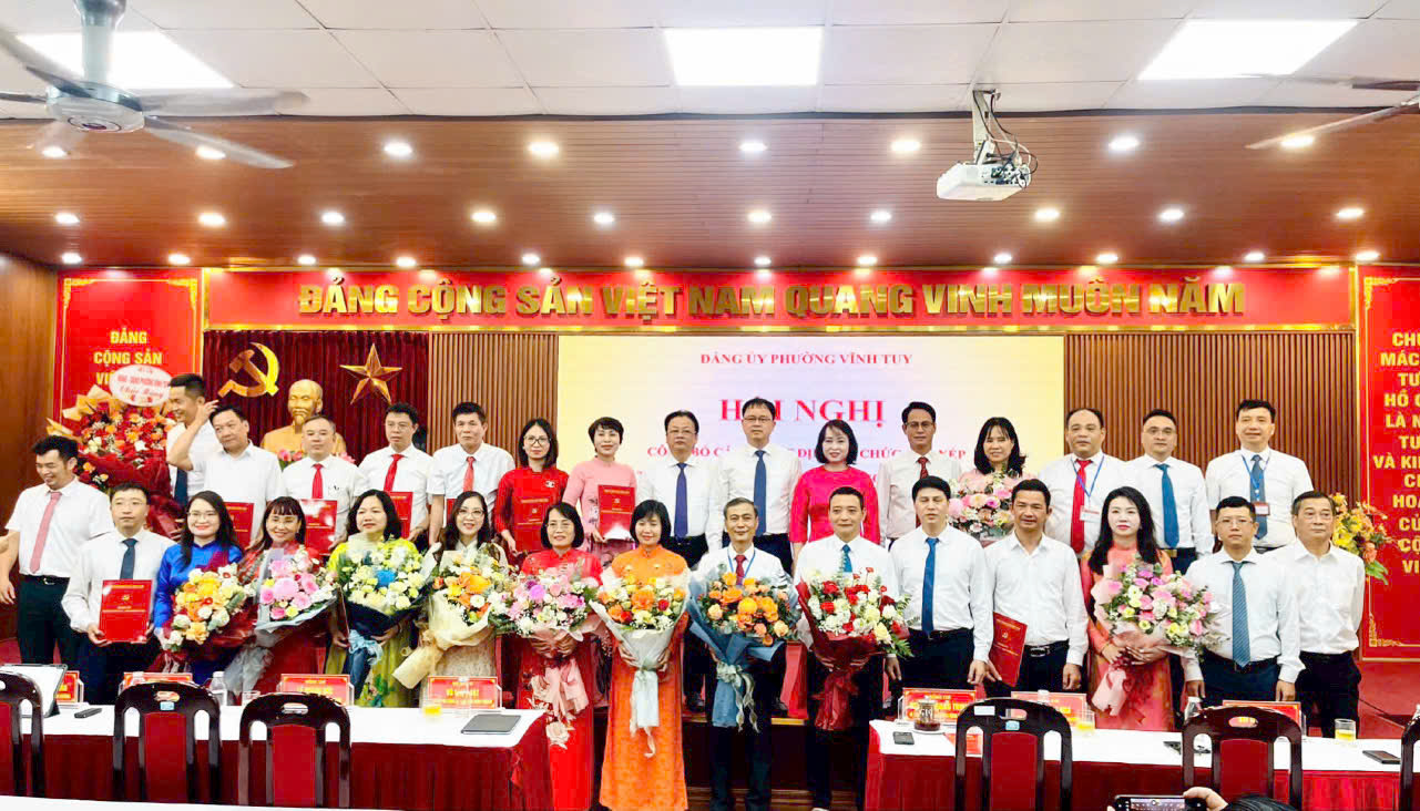 Phường Vĩnh Tuy thành lập 12 chi bộ trực thuộc, kiện toàn tổ chức Đảng sau sắp xếp