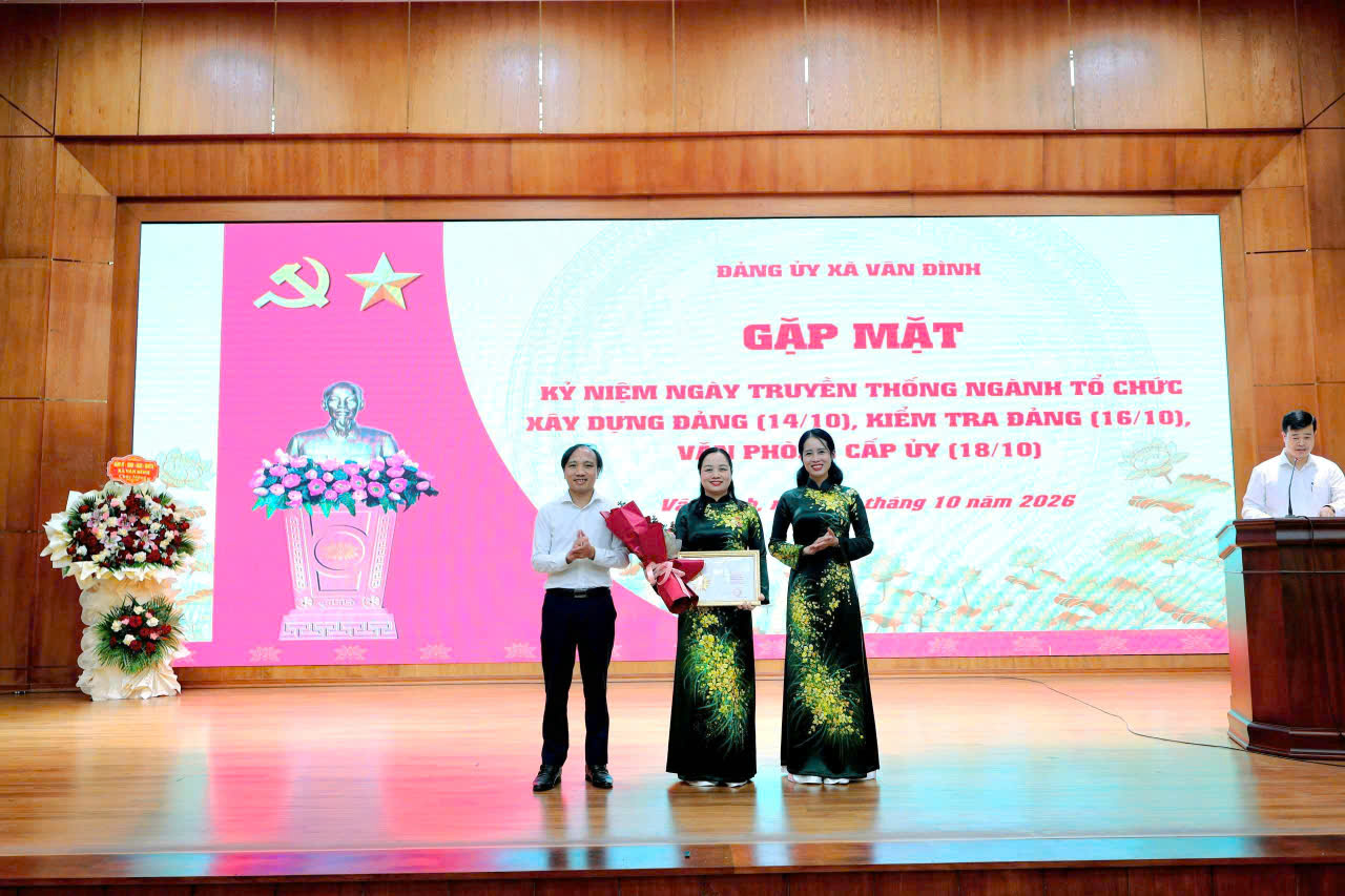 Xã Vân Đình gặp mặt kỷ niệm các ngày truyền thống, tôn vinh những đóng góp trong công tác xây dựng Đảng