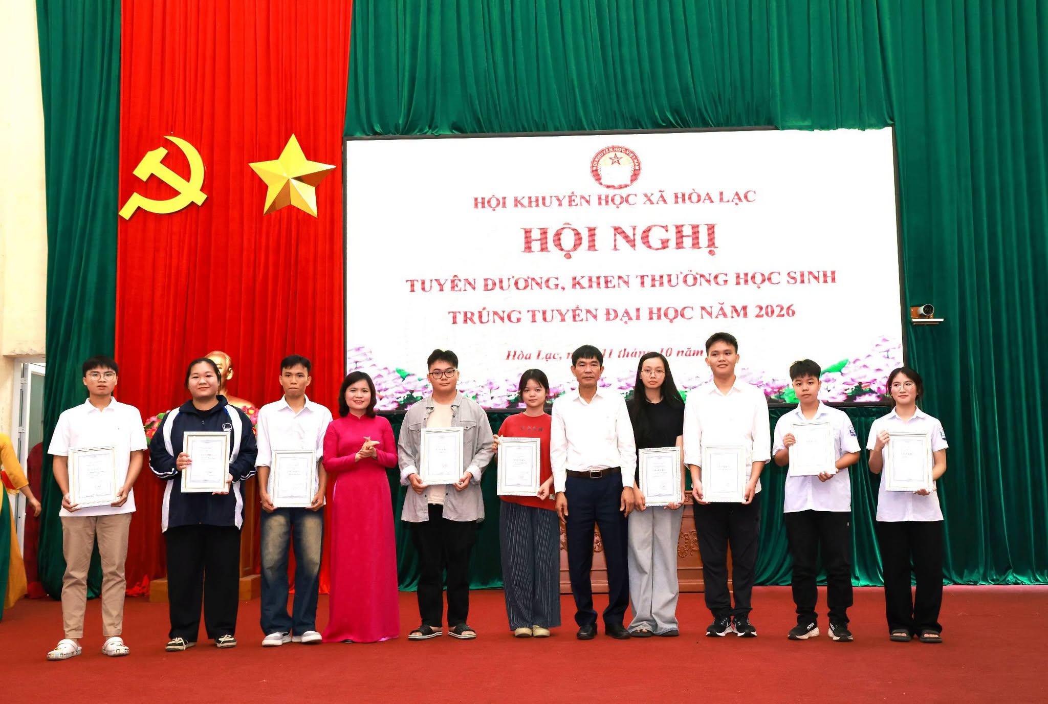 Xã Hòa Lạc tuyên dương 114 học sinh trúng tuyển đại học, lan tỏa phong trào khuyến học